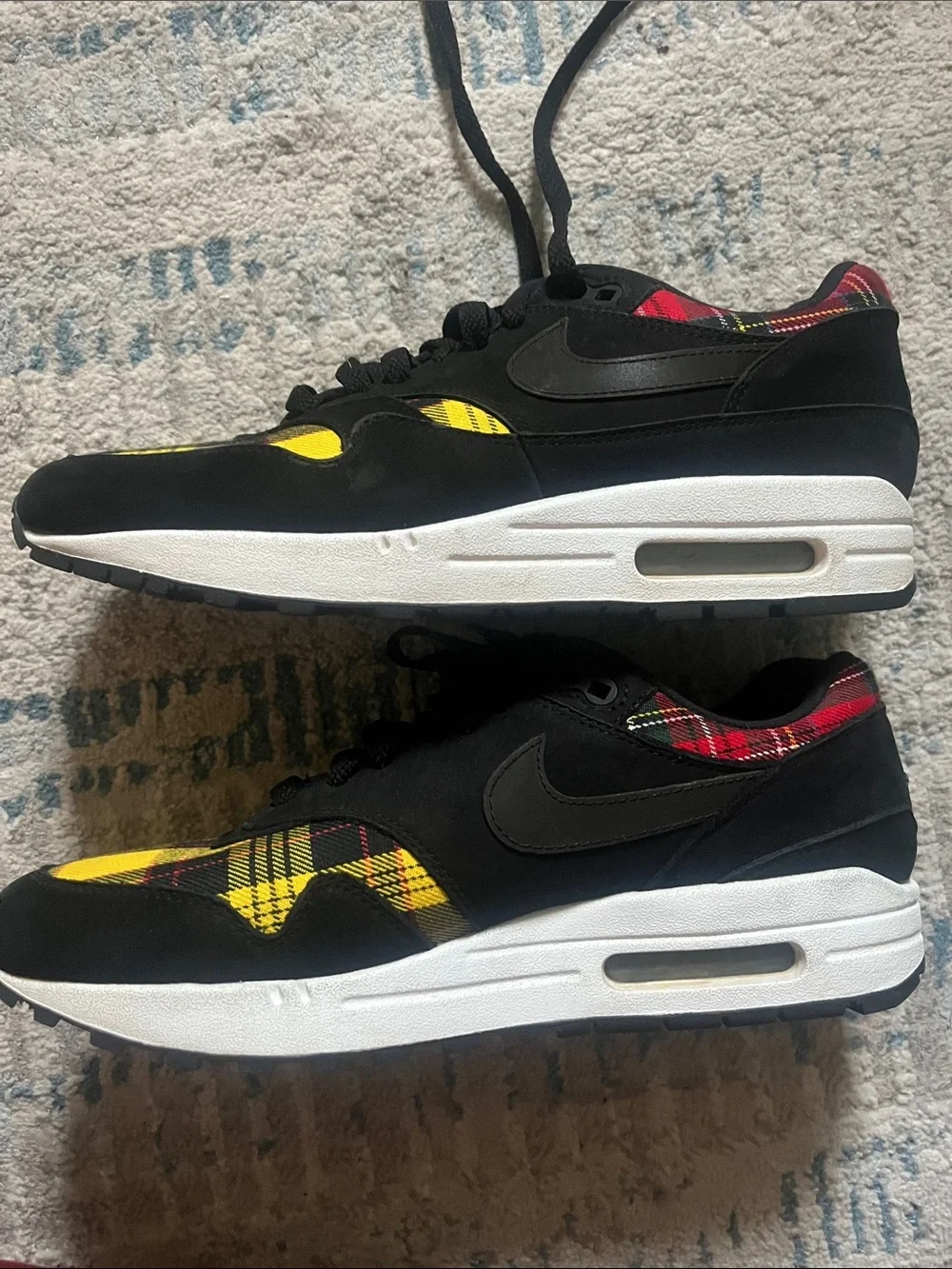 Nikes women’s air max 1 SE “Tartan”